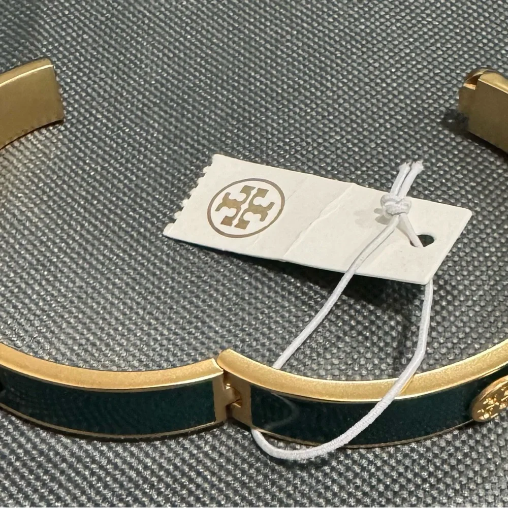 NWT Tory Burch Gold and Green Ceramic Logo Bracelet - Picture 4 of 4